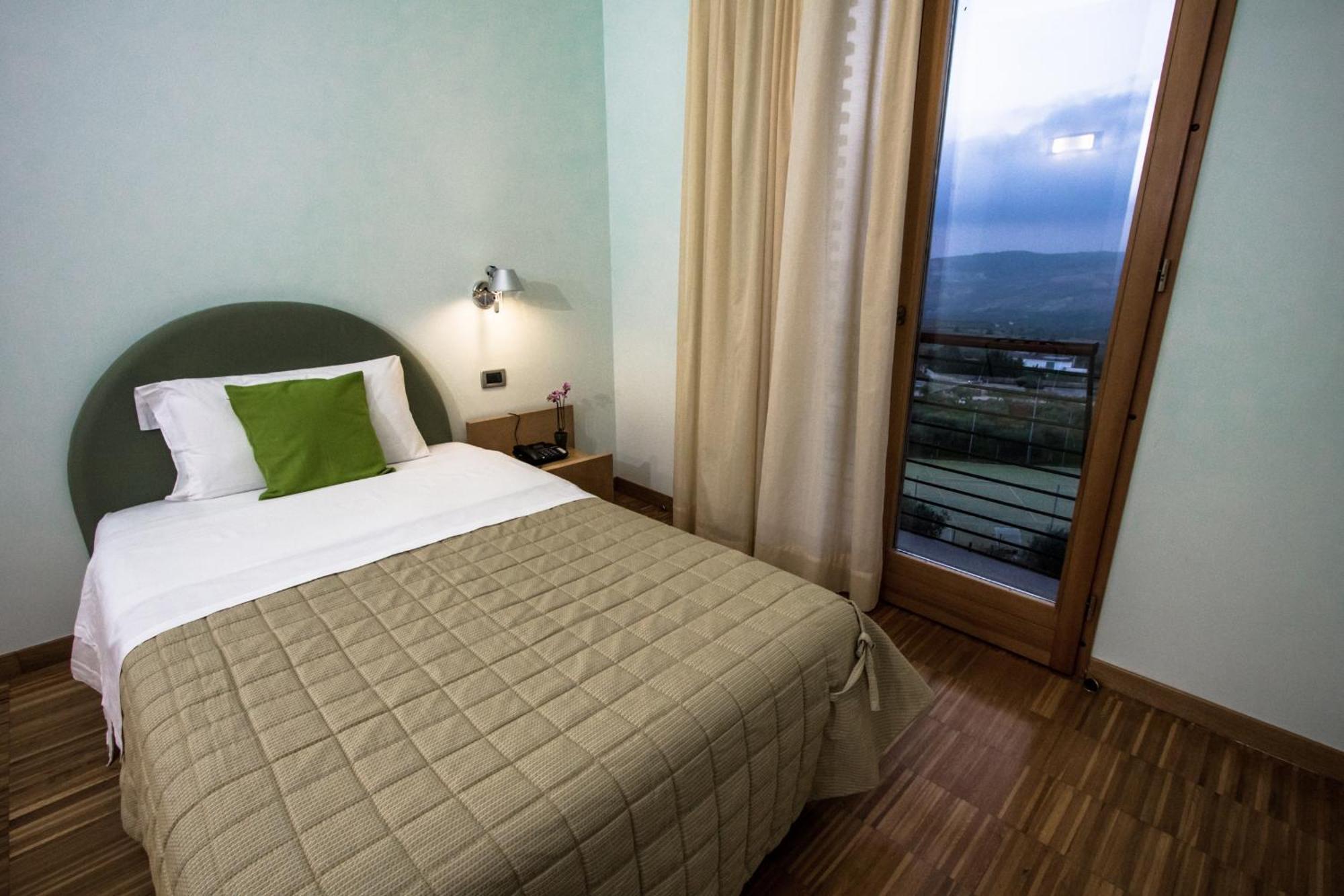 Grand Hotel Garden Barile Quarto foto